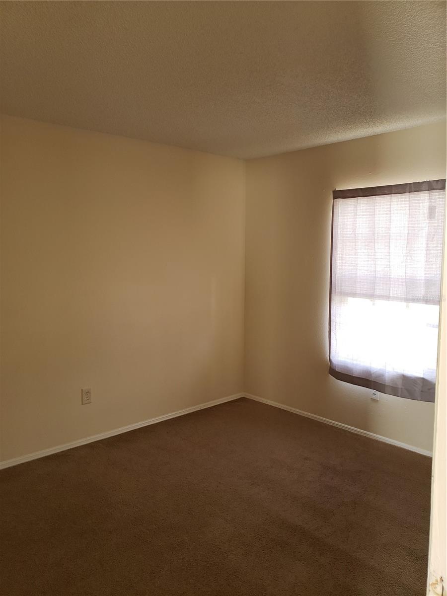 SILVER SPGS SHORES UN 28 - Residential Lease