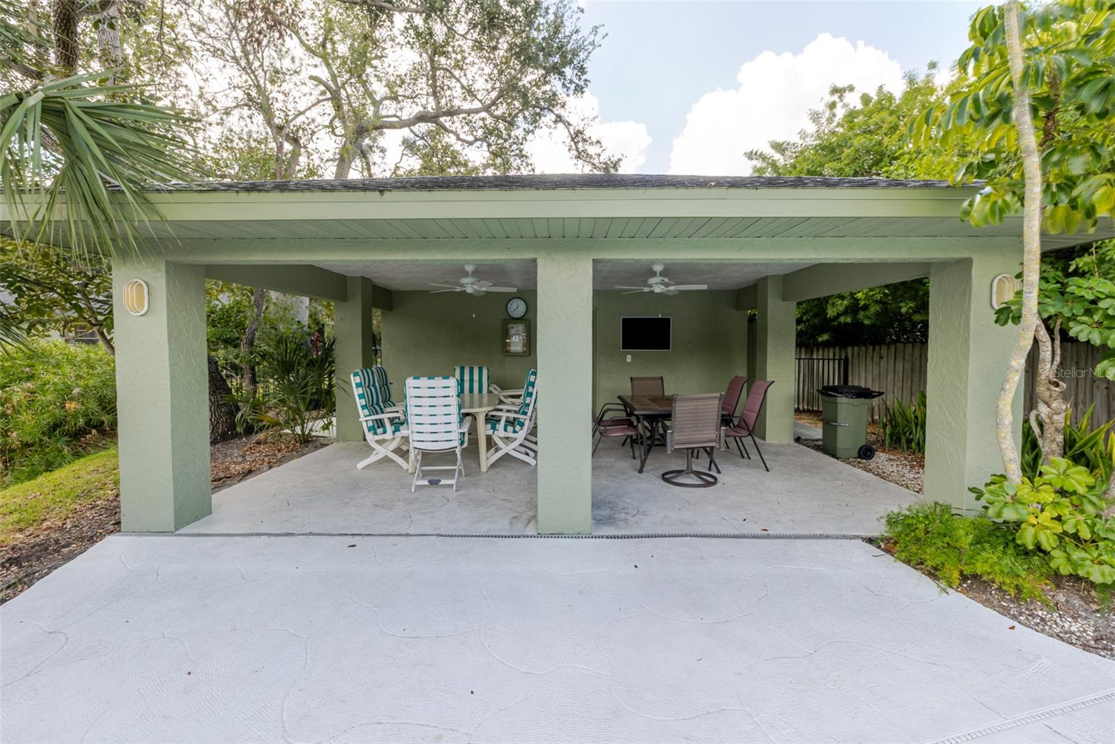 BARRINGTON WOODS - Residential