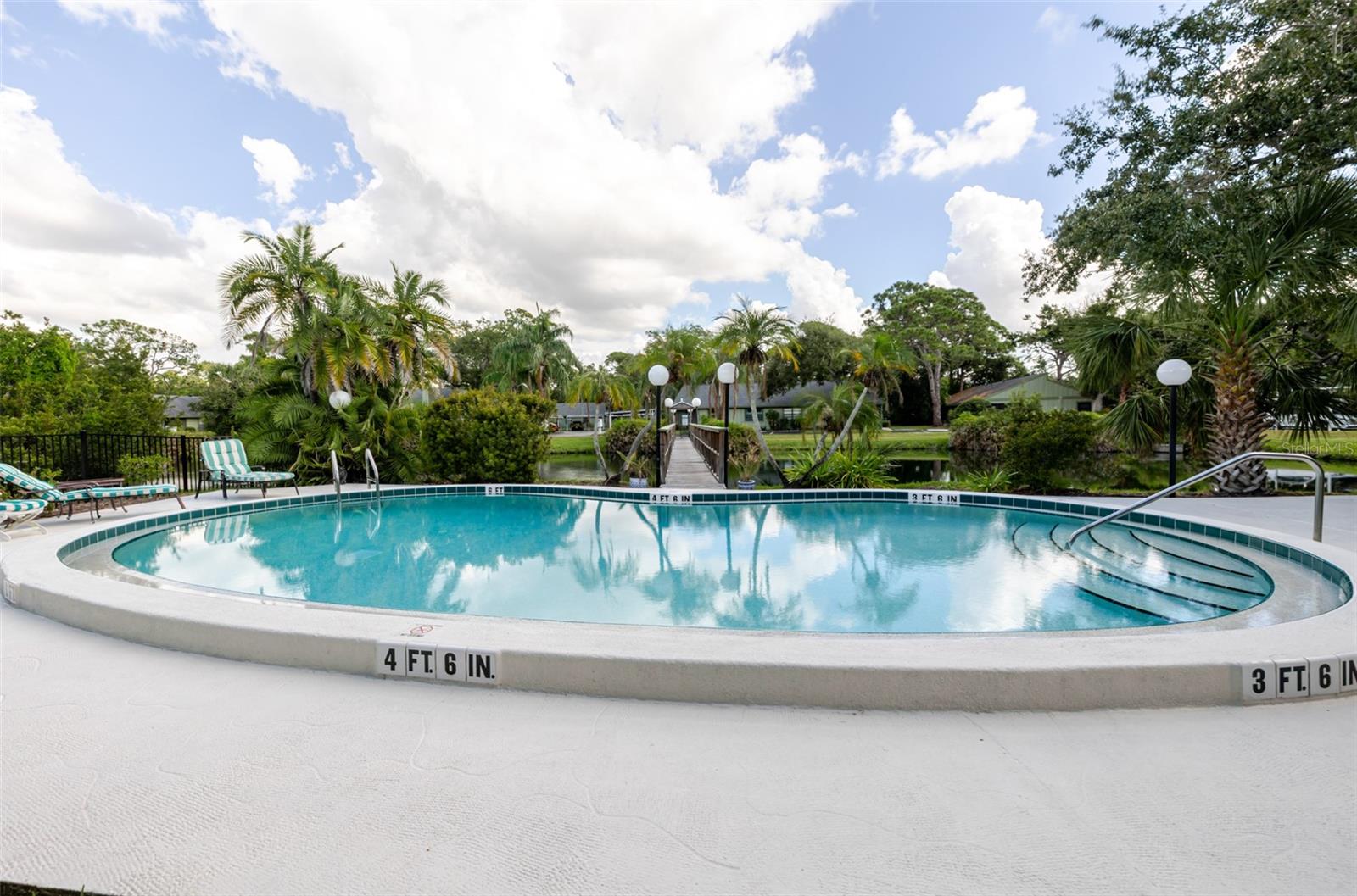BARRINGTON WOODS - Residential