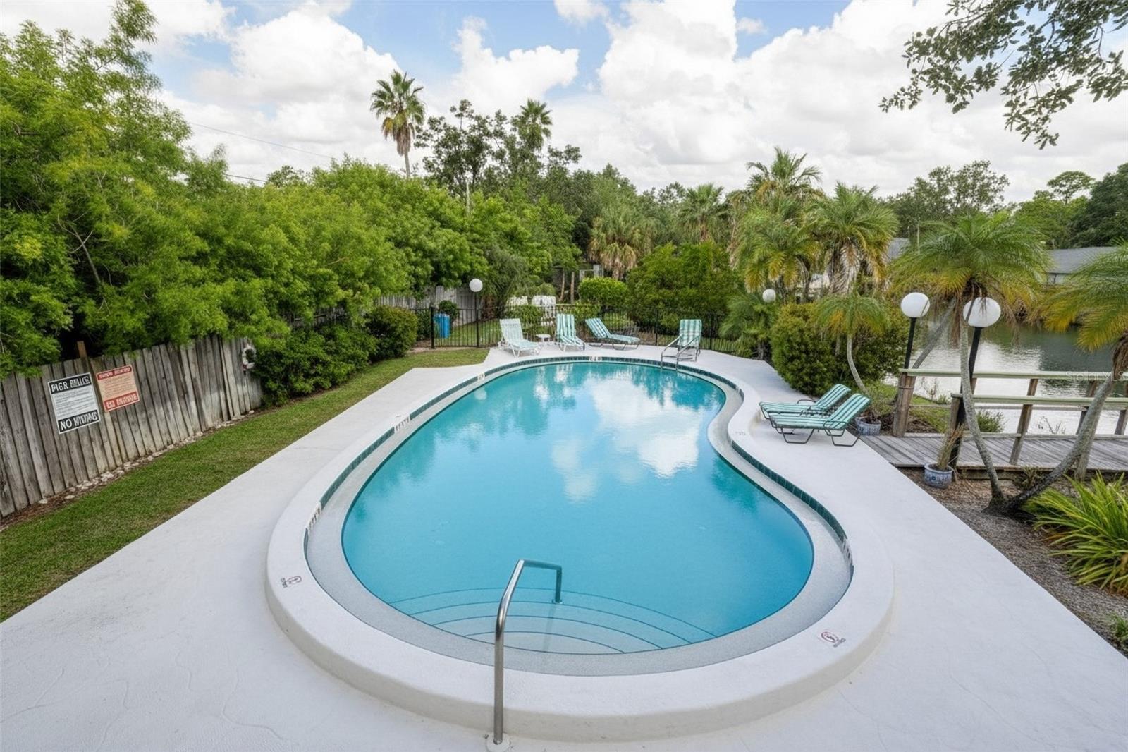 BARRINGTON WOODS - Residential