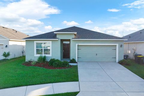 A home in AUBURNDALE