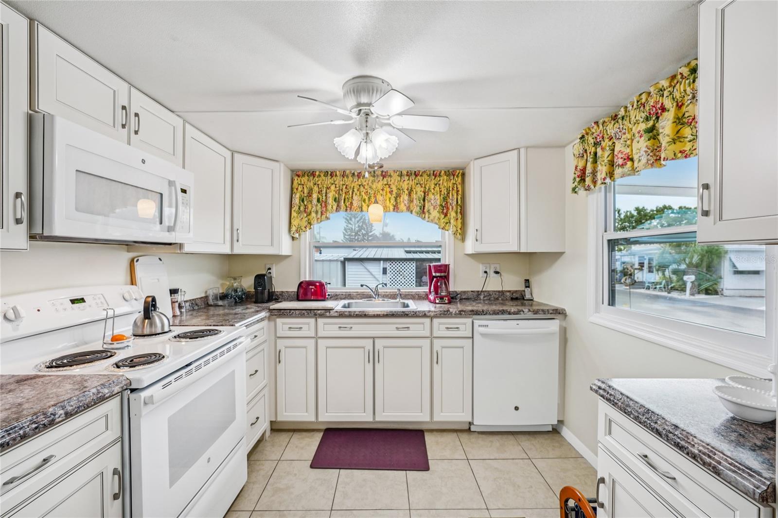 SUNCOAST MANOR M/H PARK UNREC - Residential