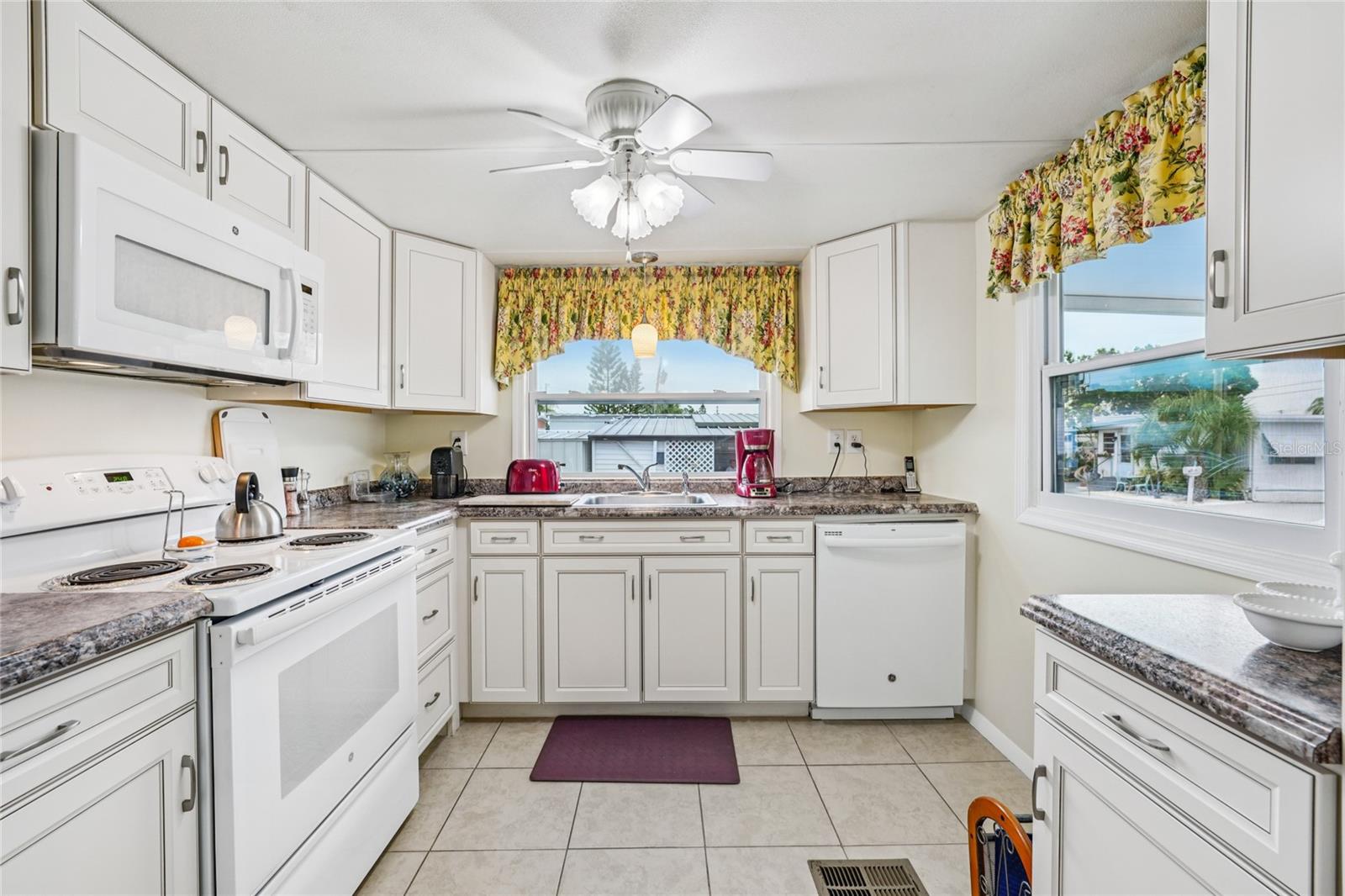 SUNCOAST MANOR M/H PARK UNREC - Residential