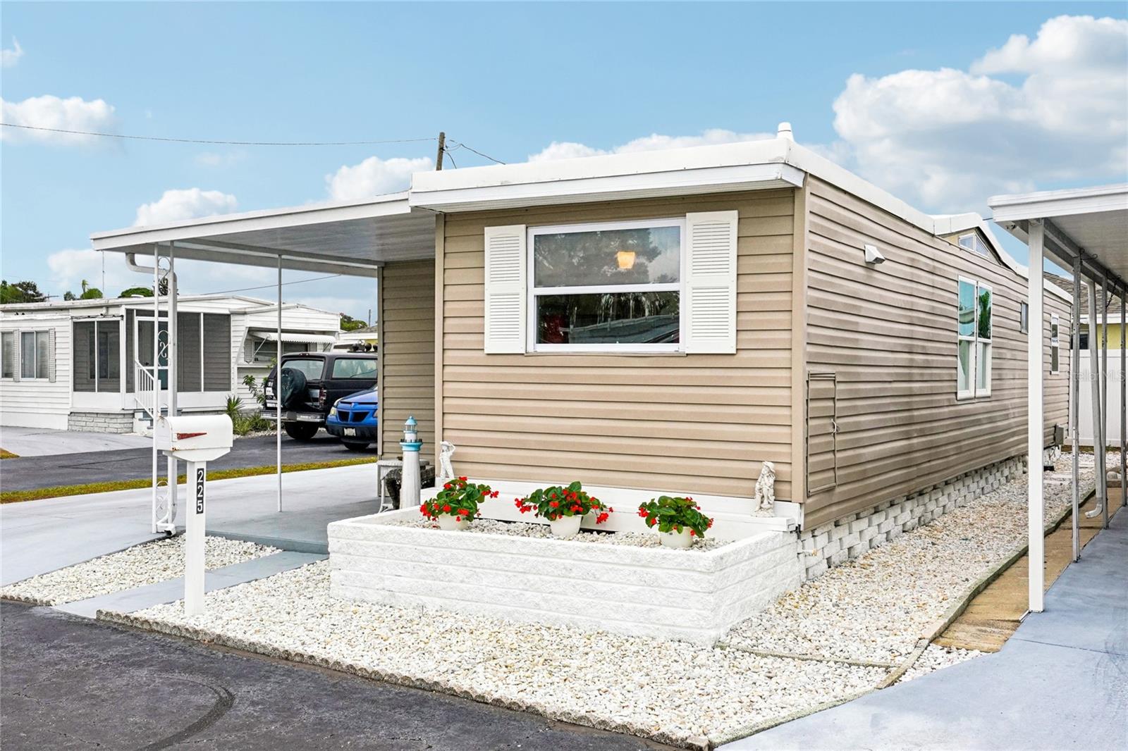 SUNCOAST MANOR M/H PARK UNREC - Residential