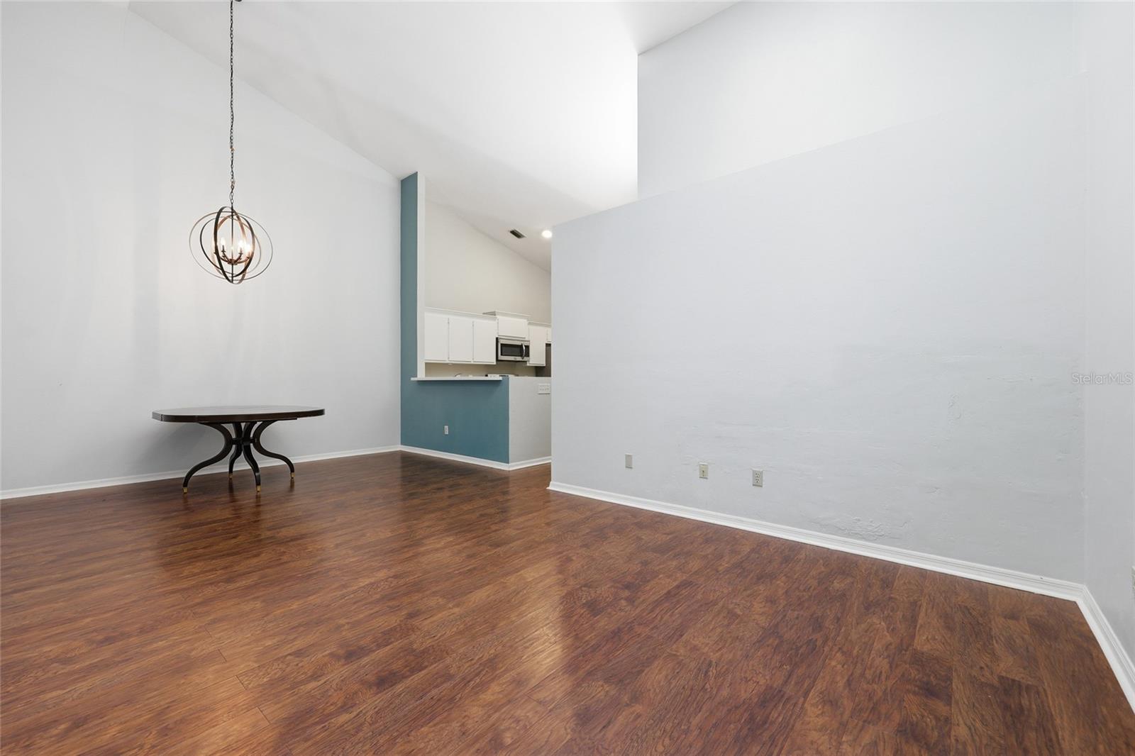 VINTAGE VIEW - Residential