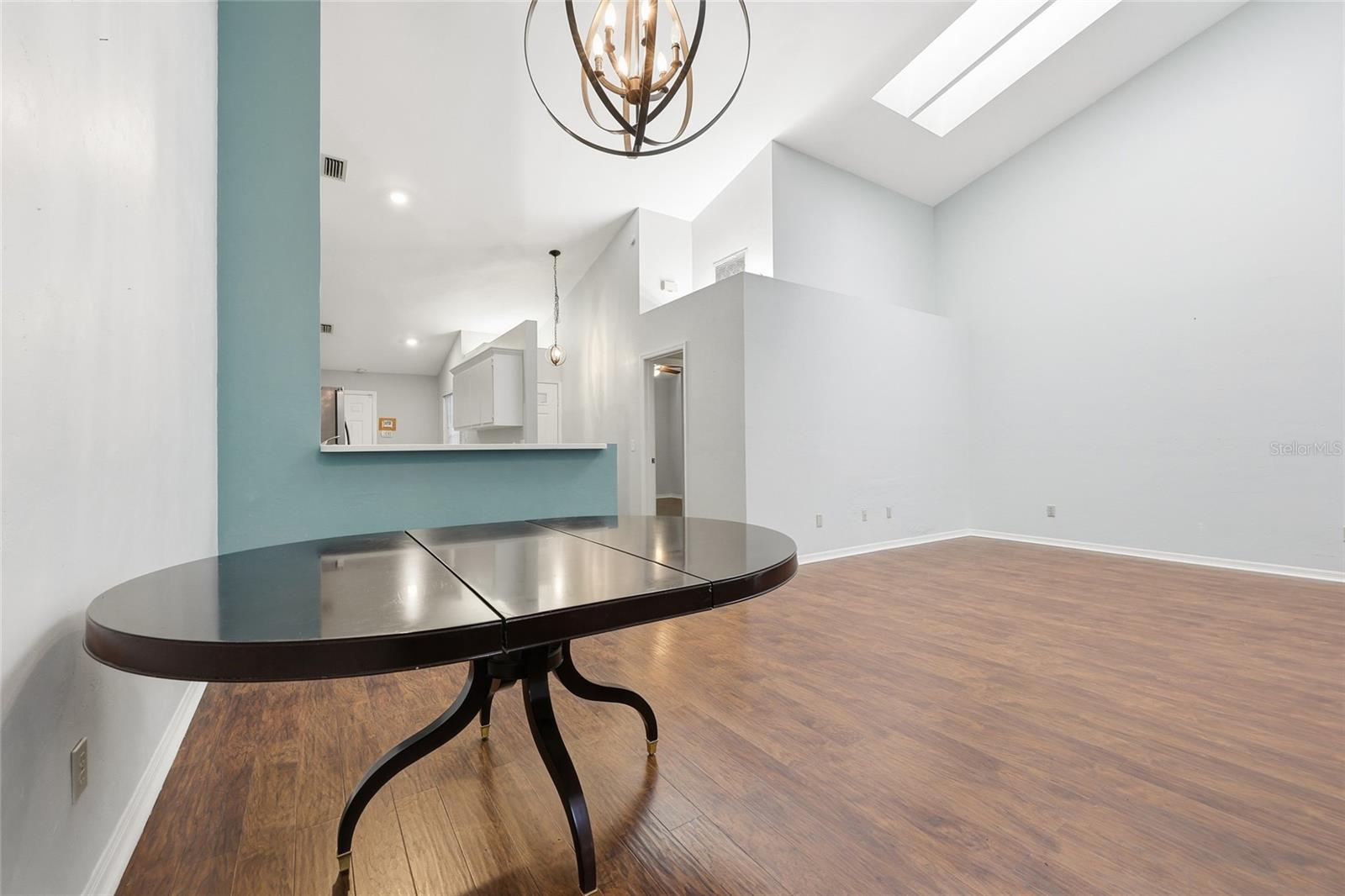 VINTAGE VIEW - Residential