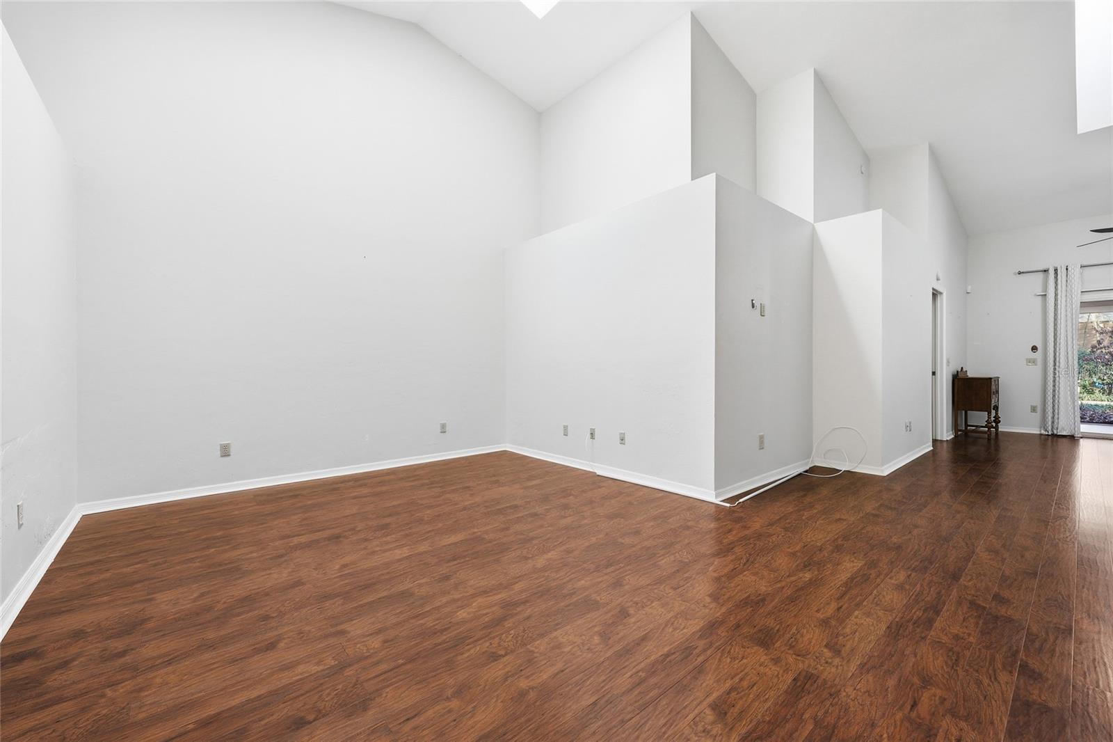 VINTAGE VIEW - Residential