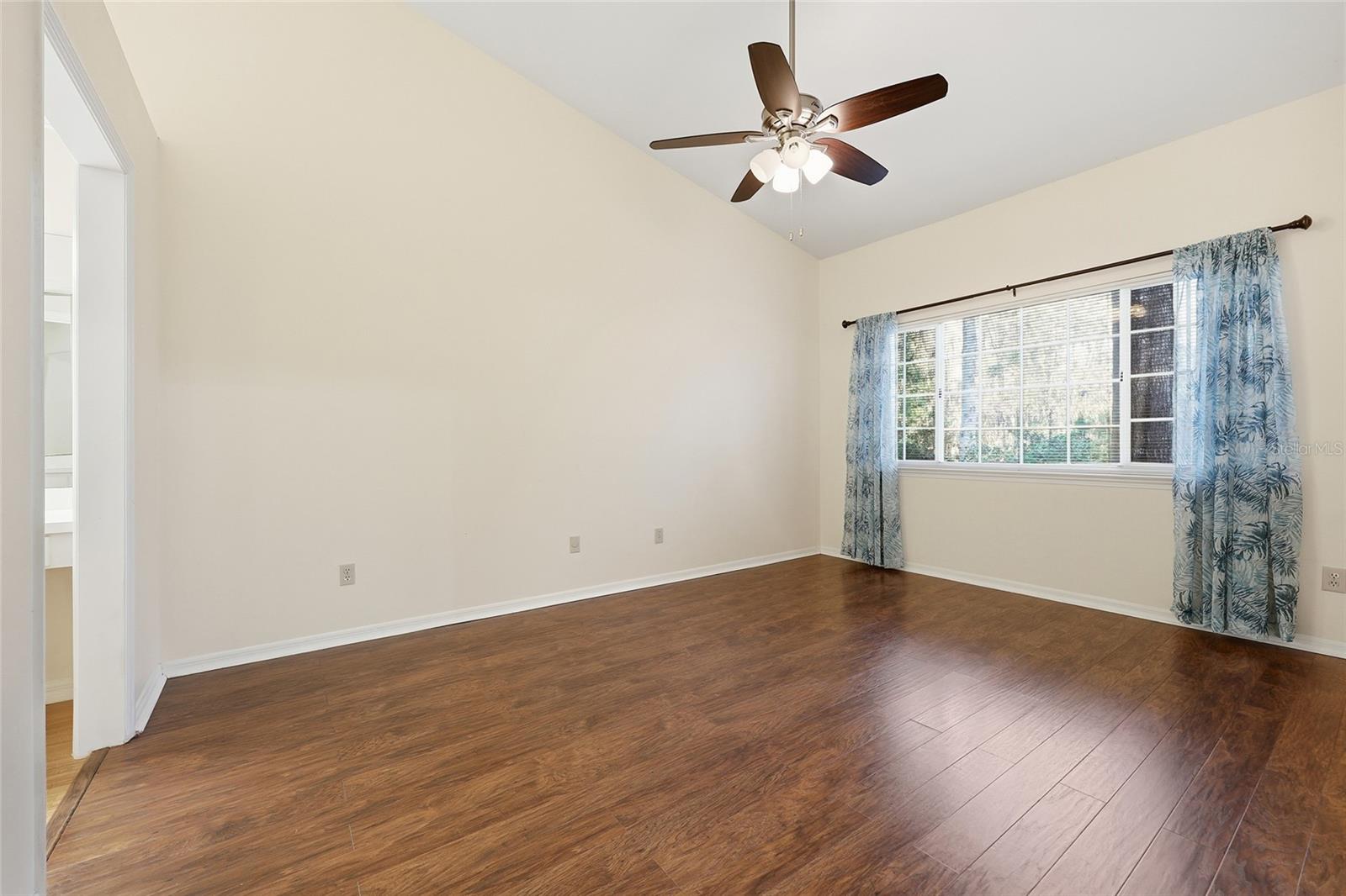 VINTAGE VIEW - Residential