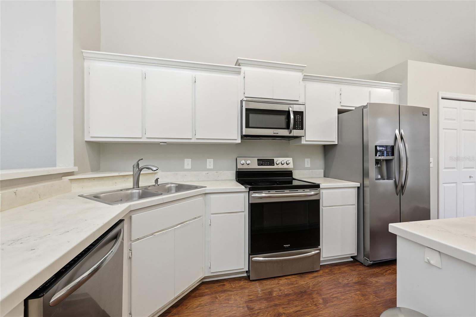 VINTAGE VIEW - Residential