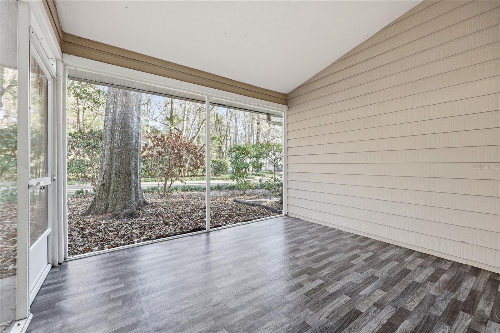 VINTAGE VIEW - Residential