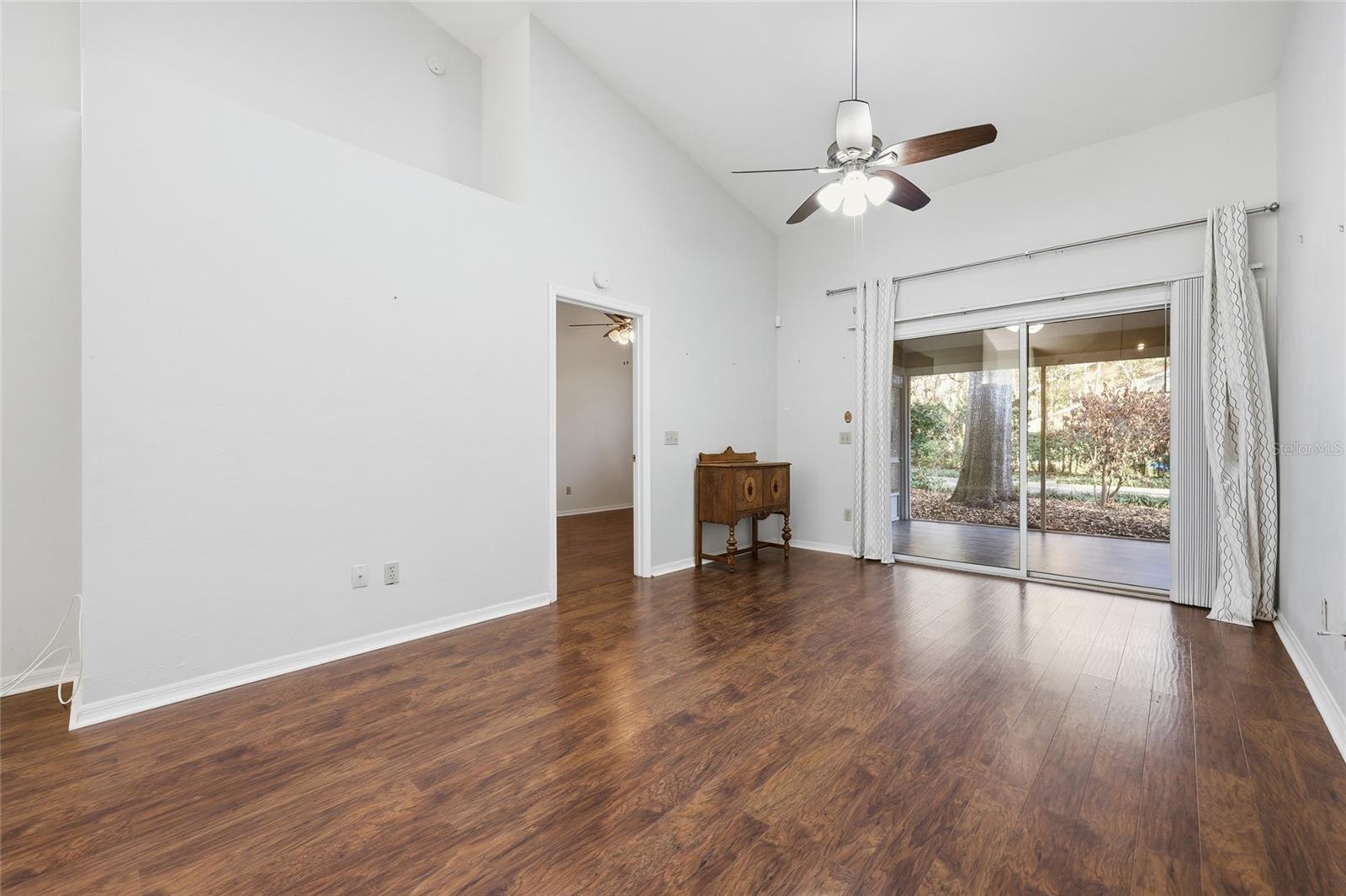 VINTAGE VIEW - Residential