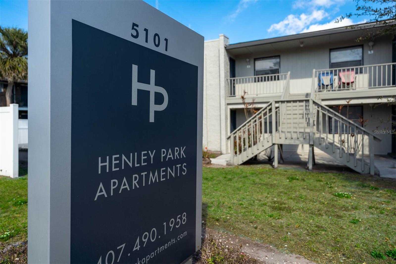 CURRY FORD STUDIOS - Residential Lease