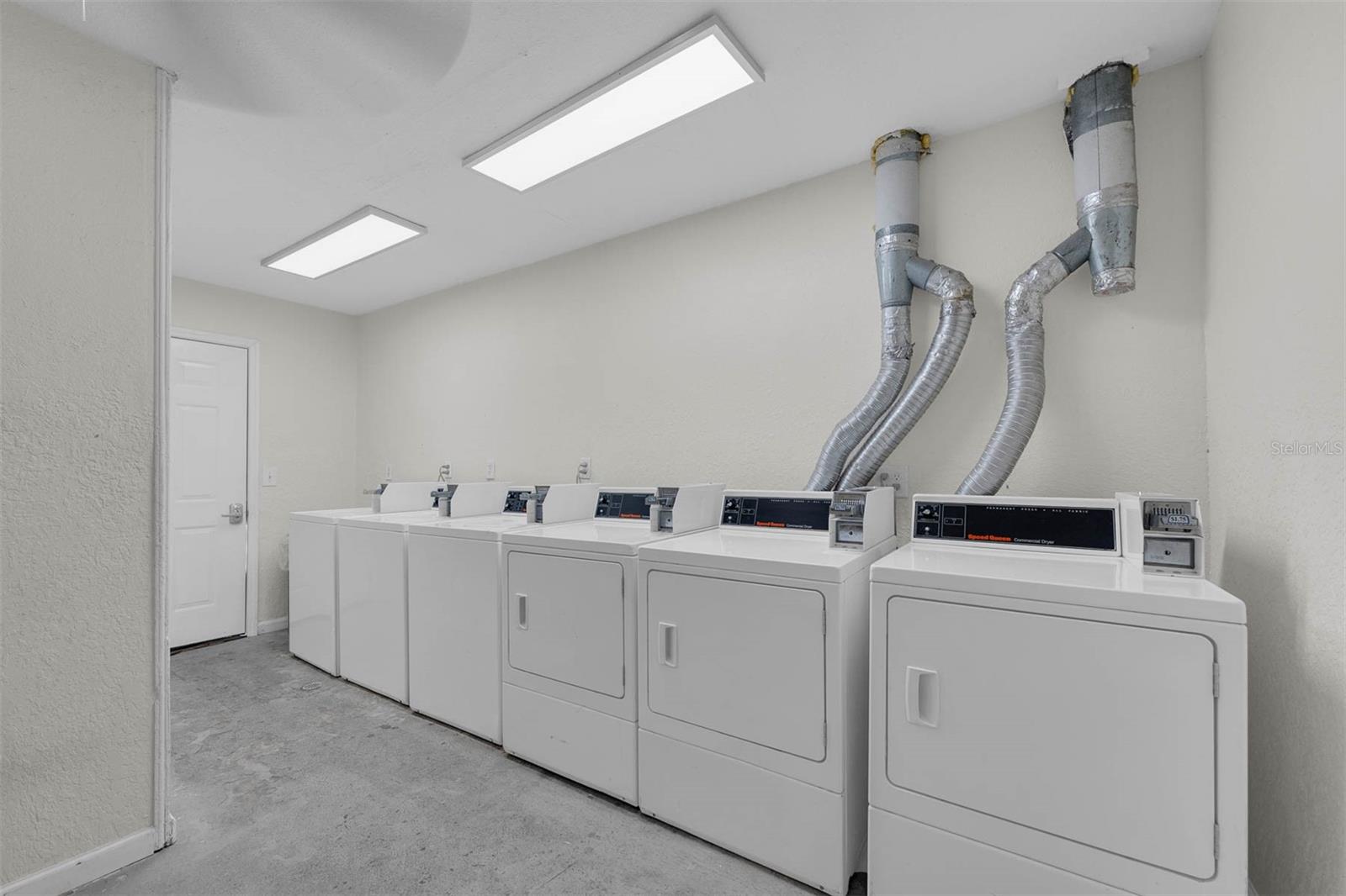 CURRY FORD STUDIOS - Residential Lease