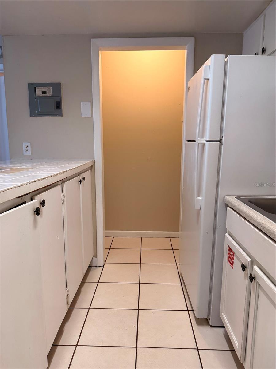 CURRY FORD STUDIOS - Residential Lease