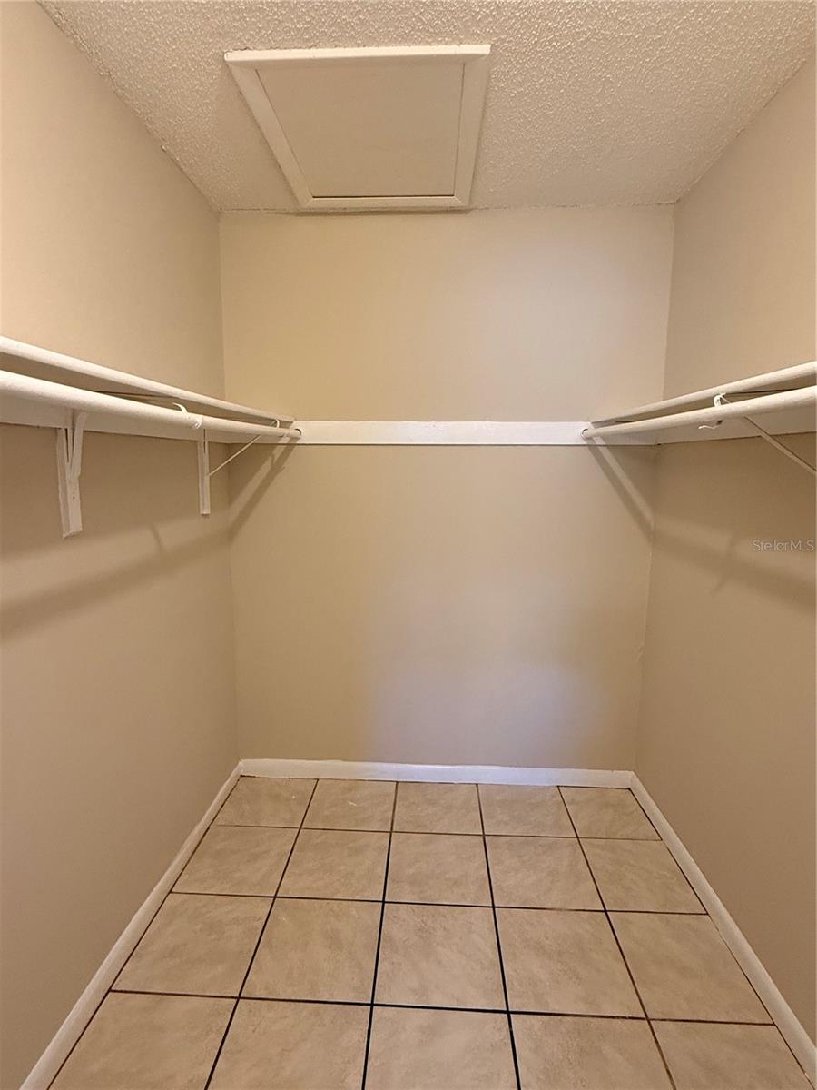 CURRY FORD STUDIOS - Residential Lease