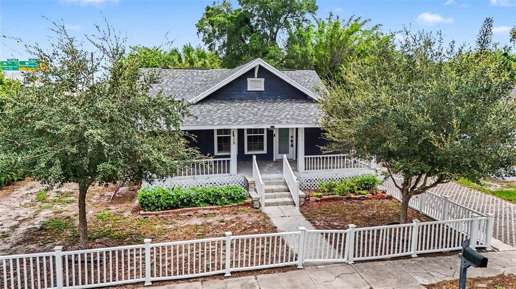 Photo of 800 E Genesee Street, Tampa, FL 33603 (MLS # TB8533430)