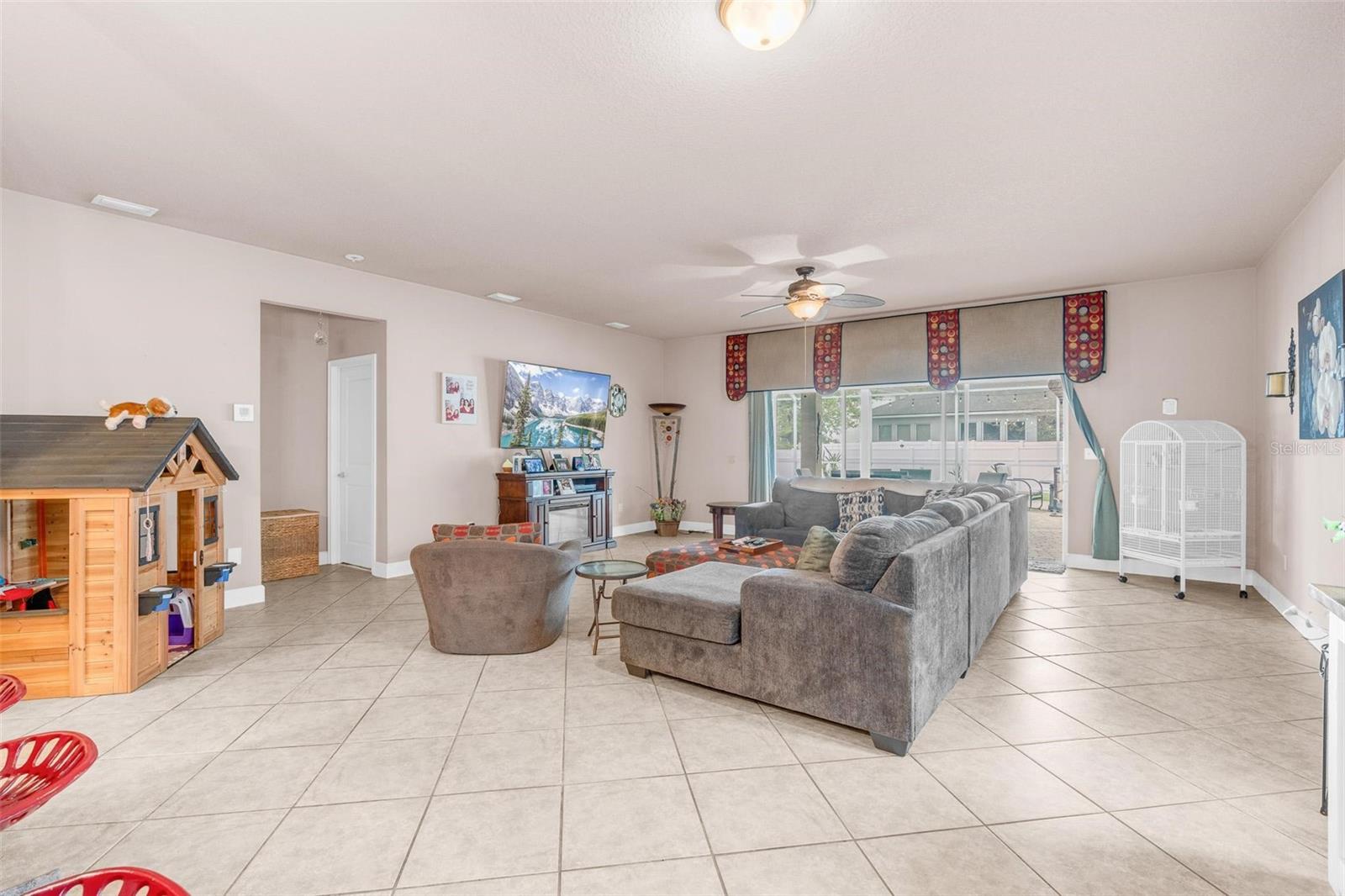 WATERS EDGE PH 11 - Residential