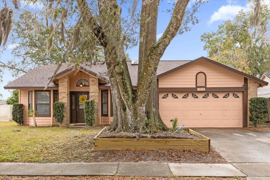 Photo of 4576 Eden Woods Circle, Orlando, FL 32810 (MLS # O6375897)