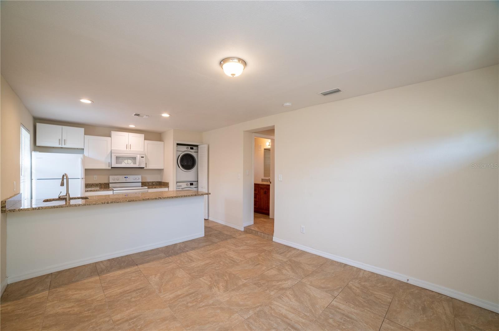 59TH STREET APARMENTS - Residential Lease