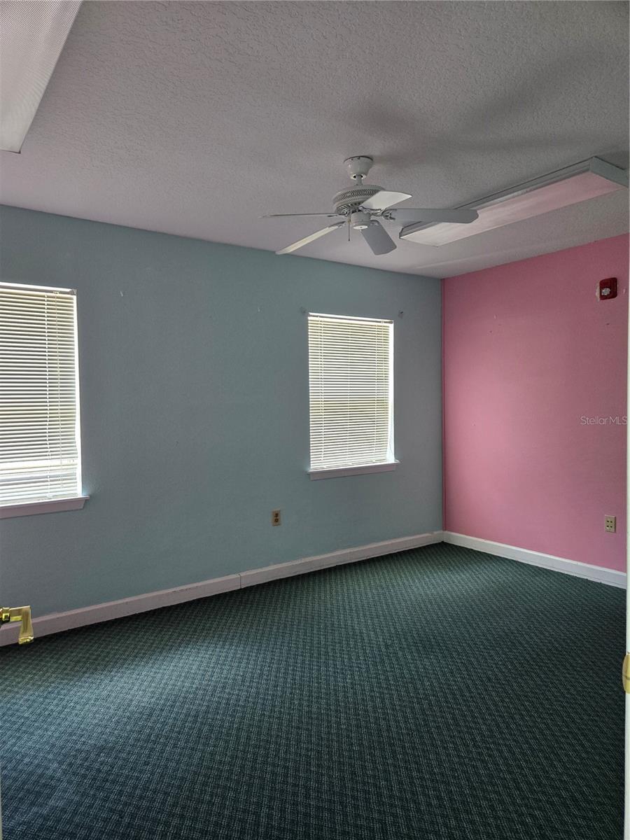ACREAGE - Commercial Sale
