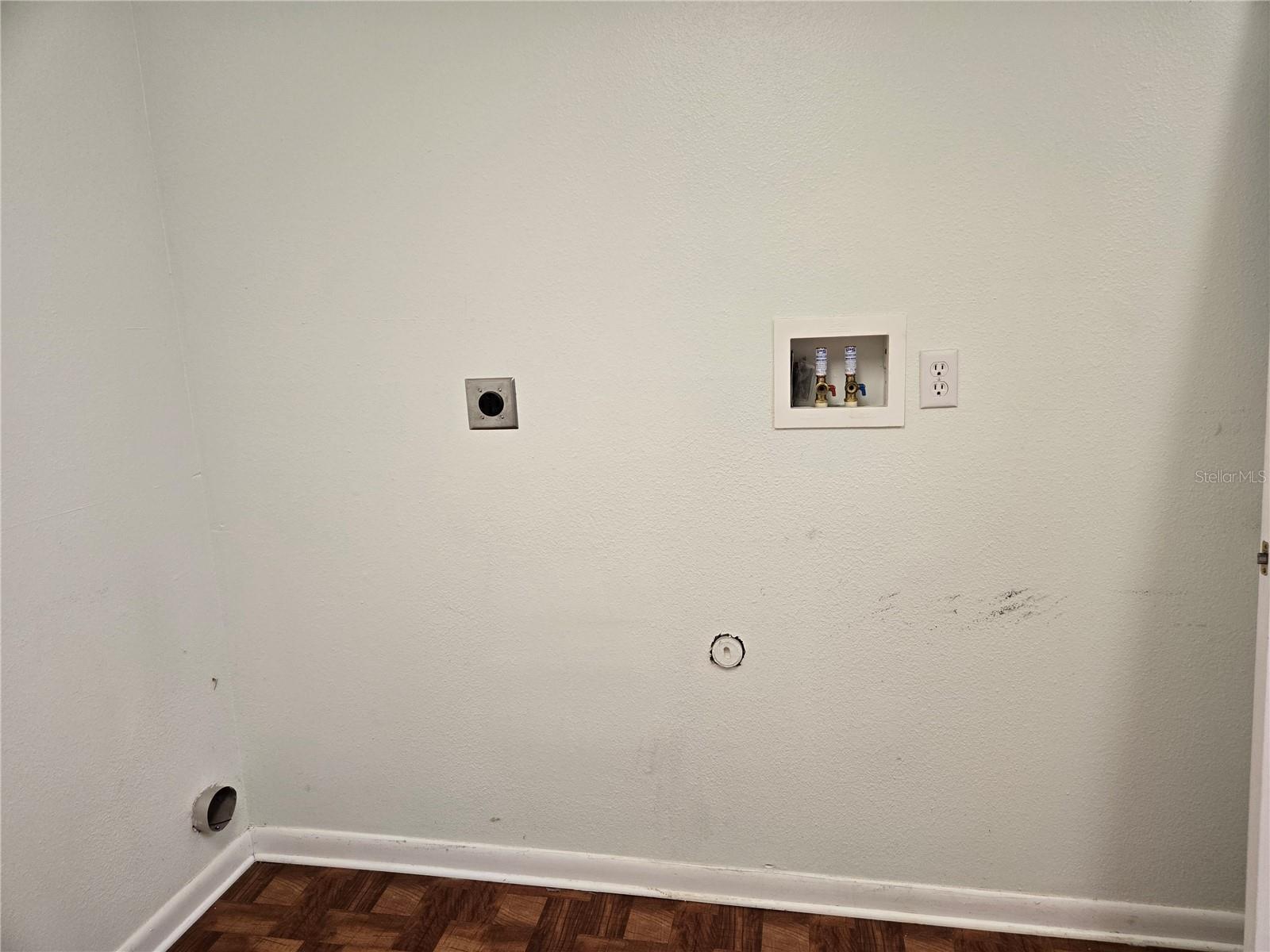 ACREAGE - Commercial Sale