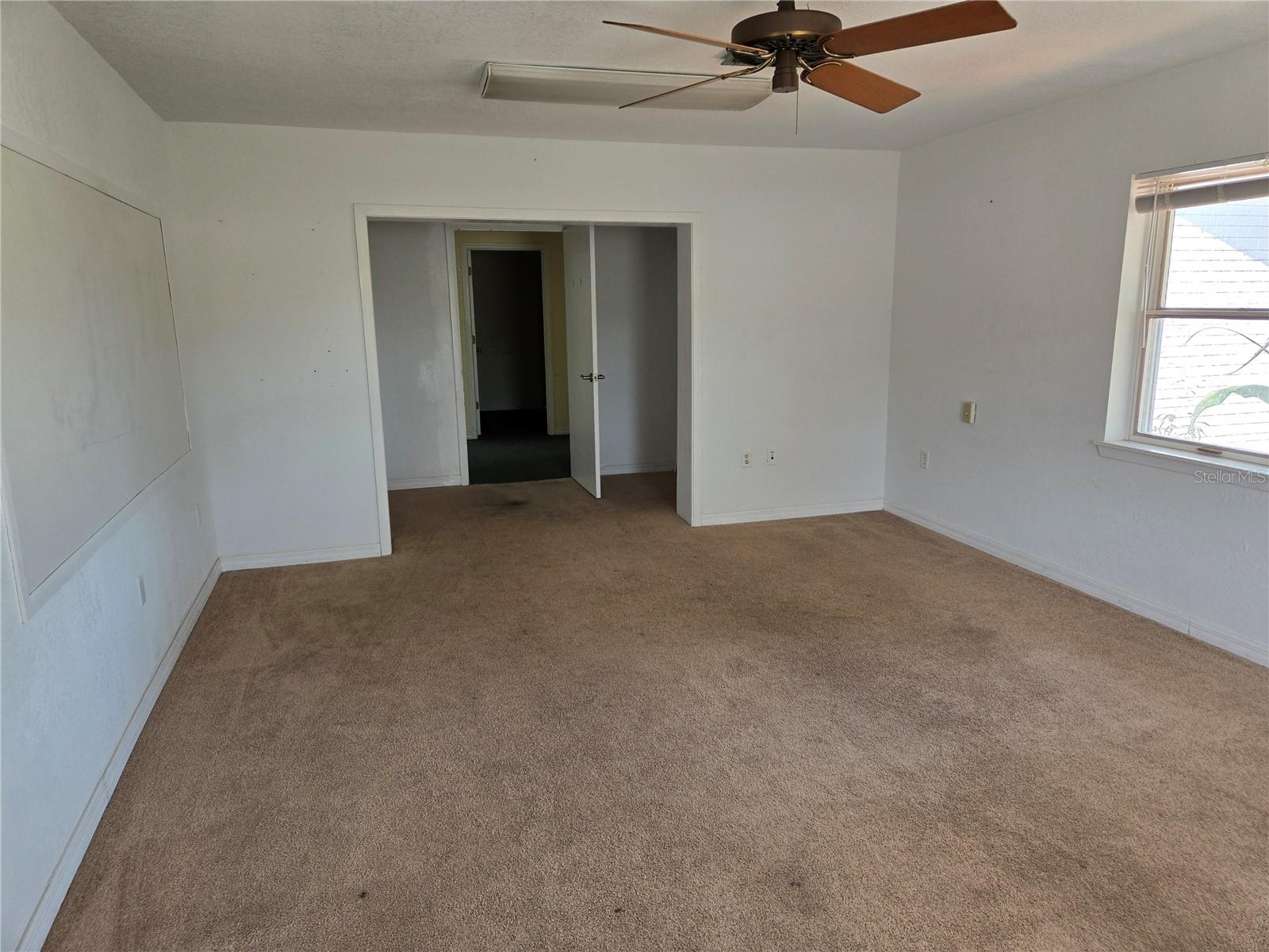 ACREAGE - Commercial Sale