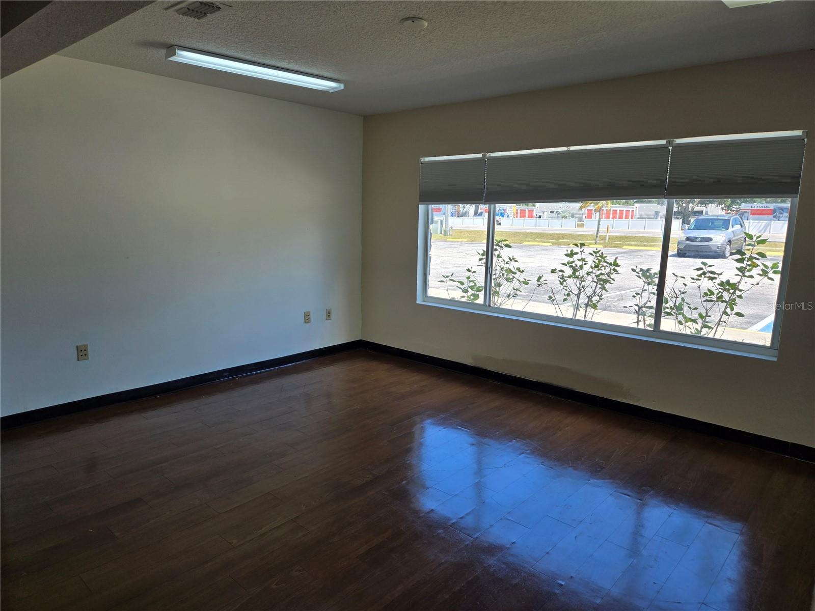 ACREAGE - Commercial Sale