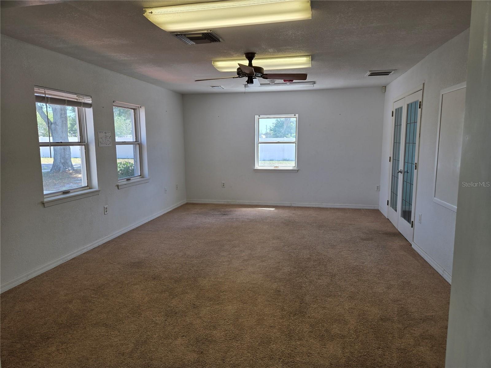 ACREAGE - Commercial Sale