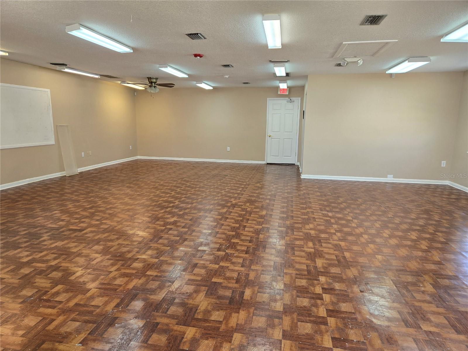 ACREAGE - Commercial Sale