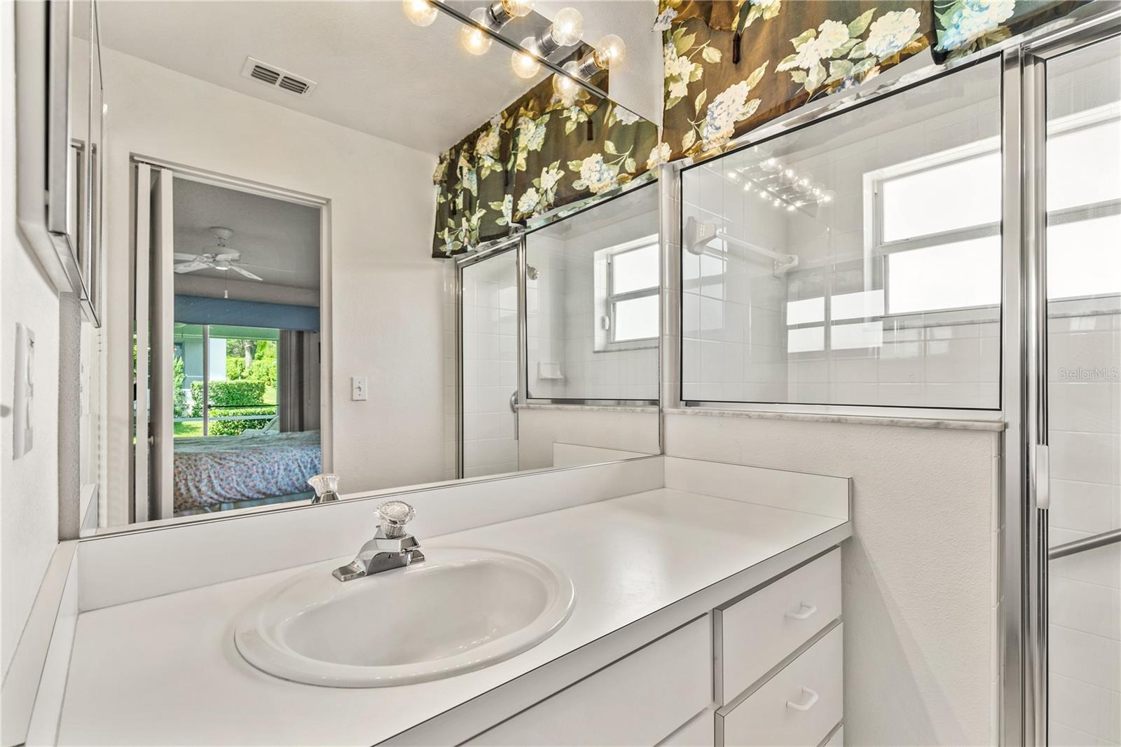 SUSSET/KINGS RDG - Residential