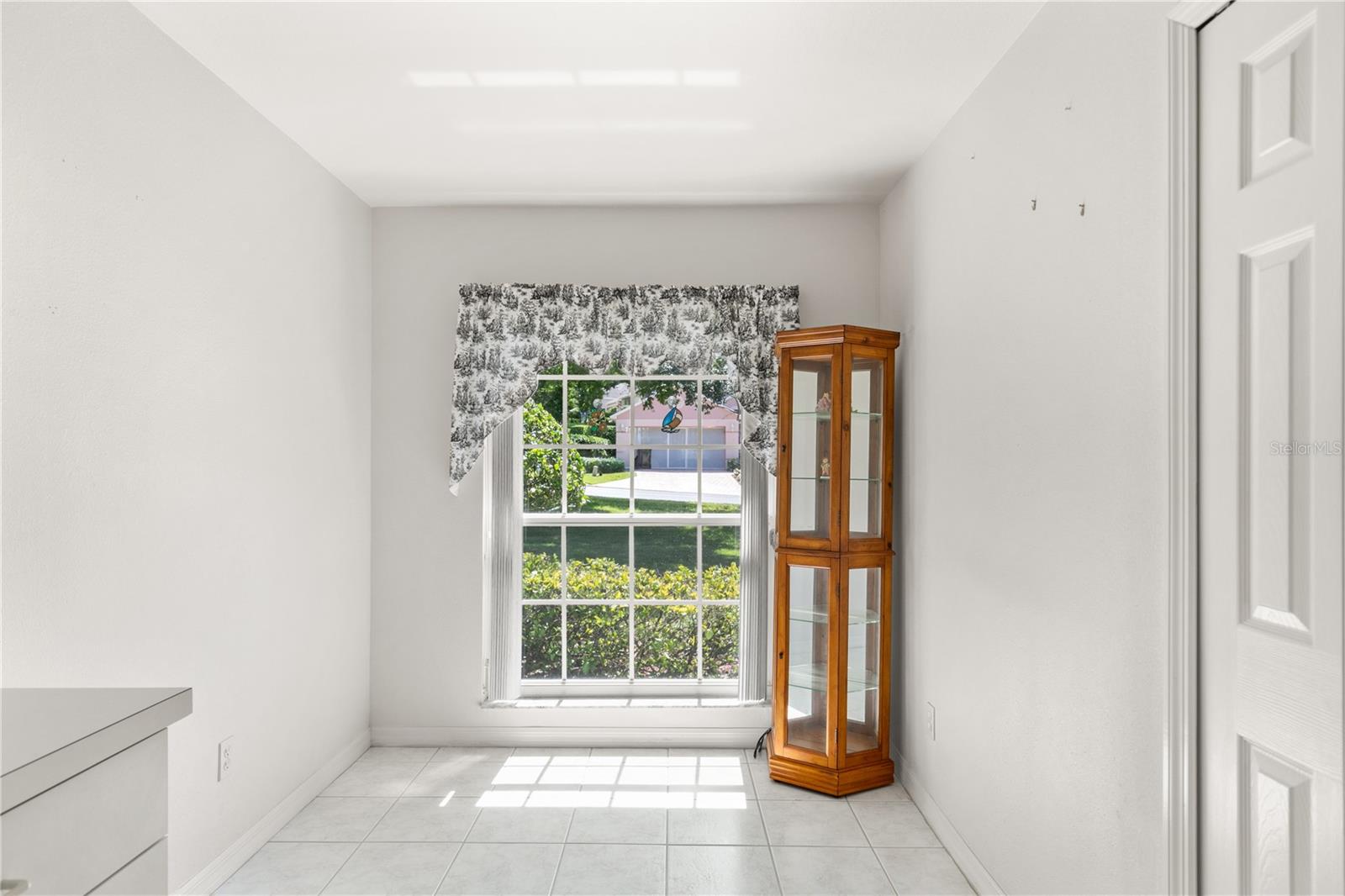 SUSSET/KINGS RDG - Residential