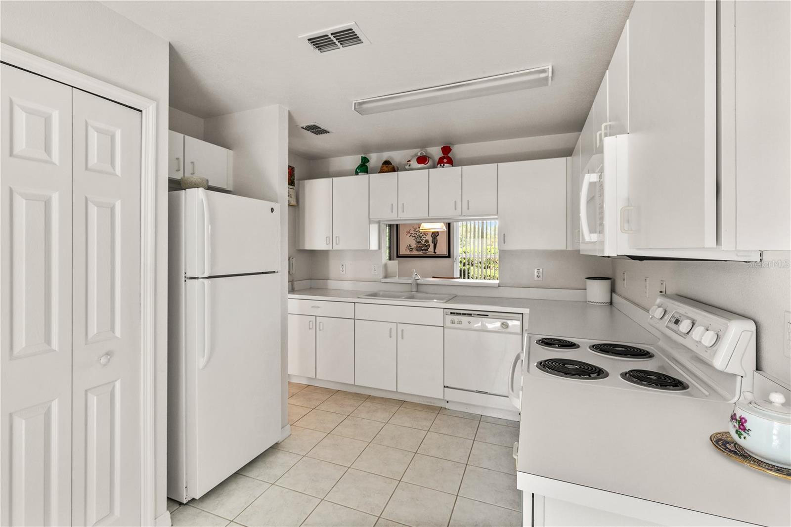 SUSSET/KINGS RDG - Residential