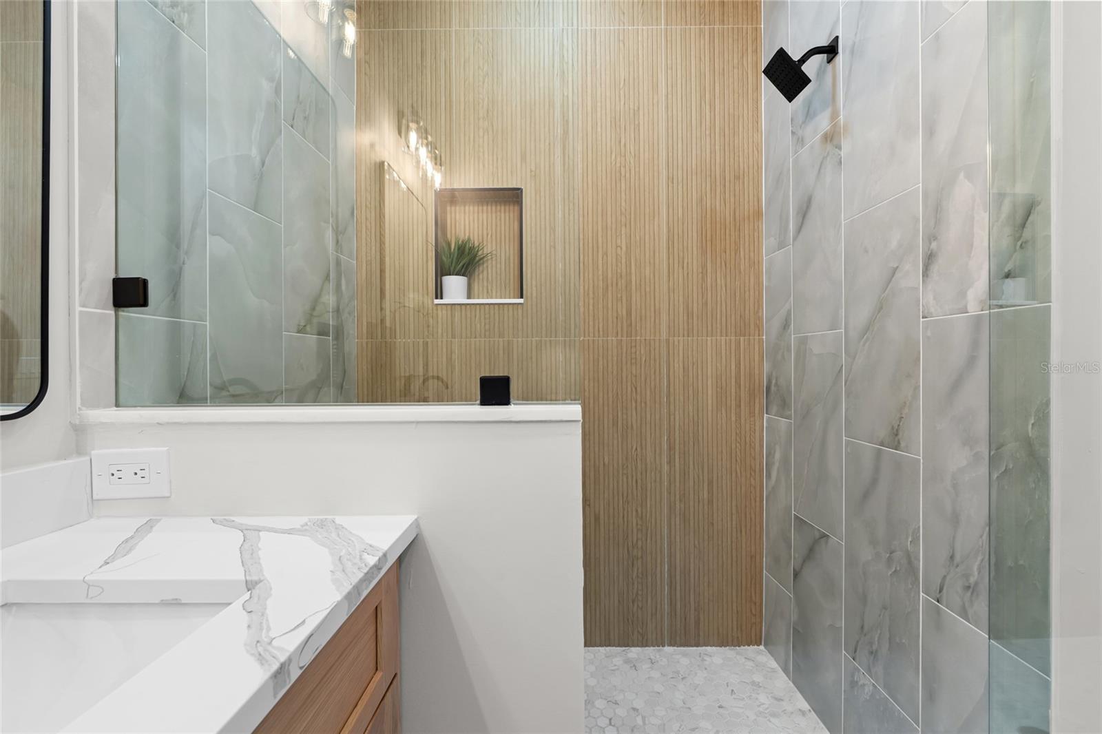 WESTSHORE PALMS - Residential