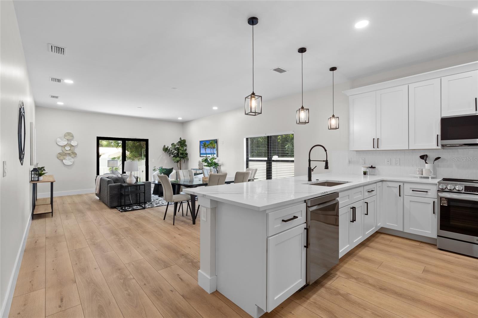 WESTSHORE PALMS - Residential