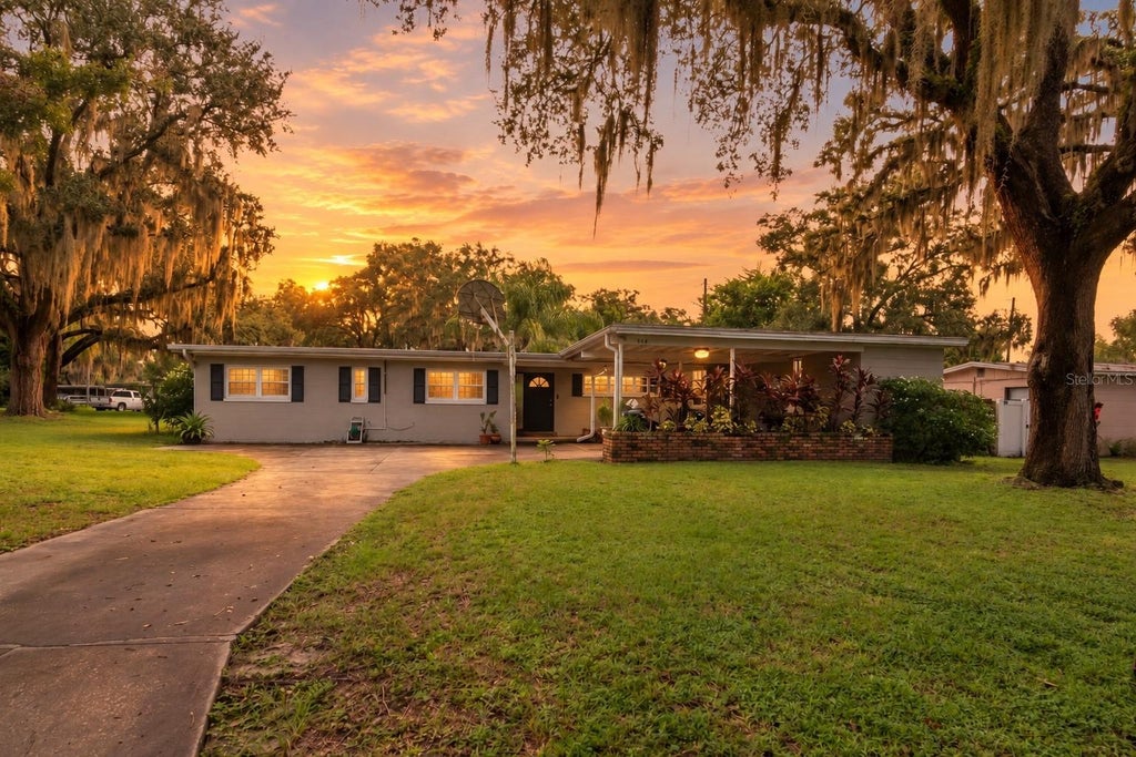 Photo of 416 Broxburn Avenue, Temple Terrace, FL 33617 (MLS # TB8547337)