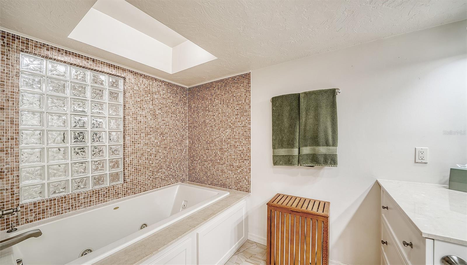 CONDO ON THE BAY TOWER II - Residential Lease