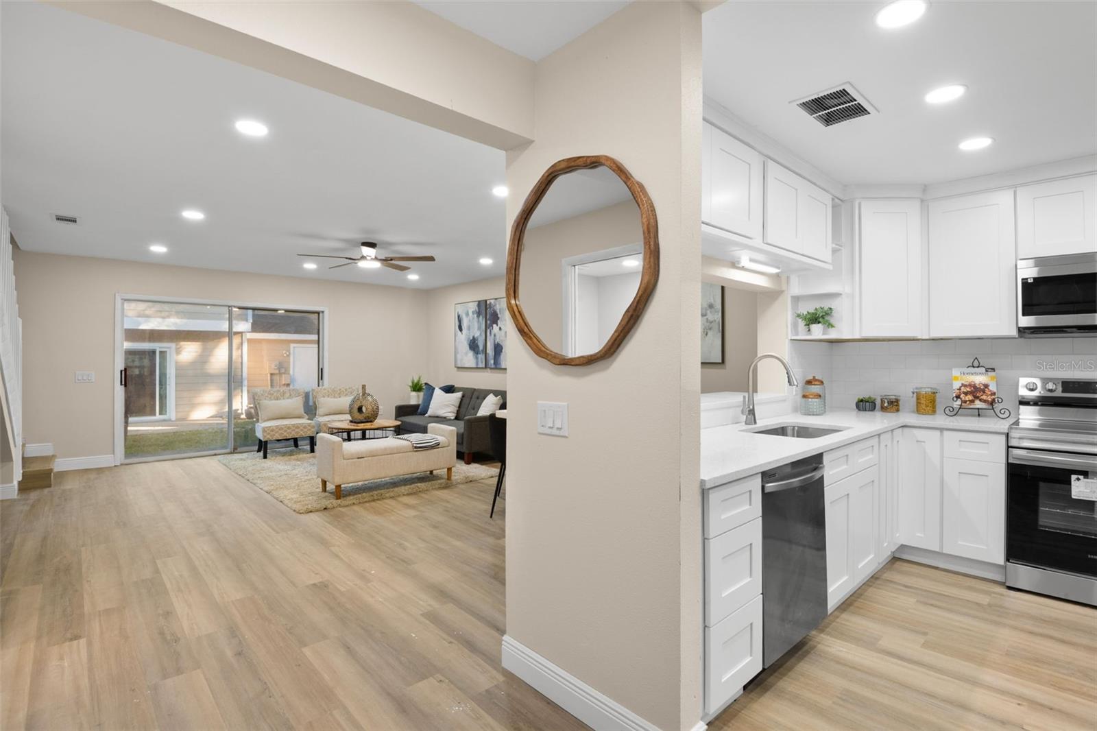 FOX LAKE TWNHMS - Residential