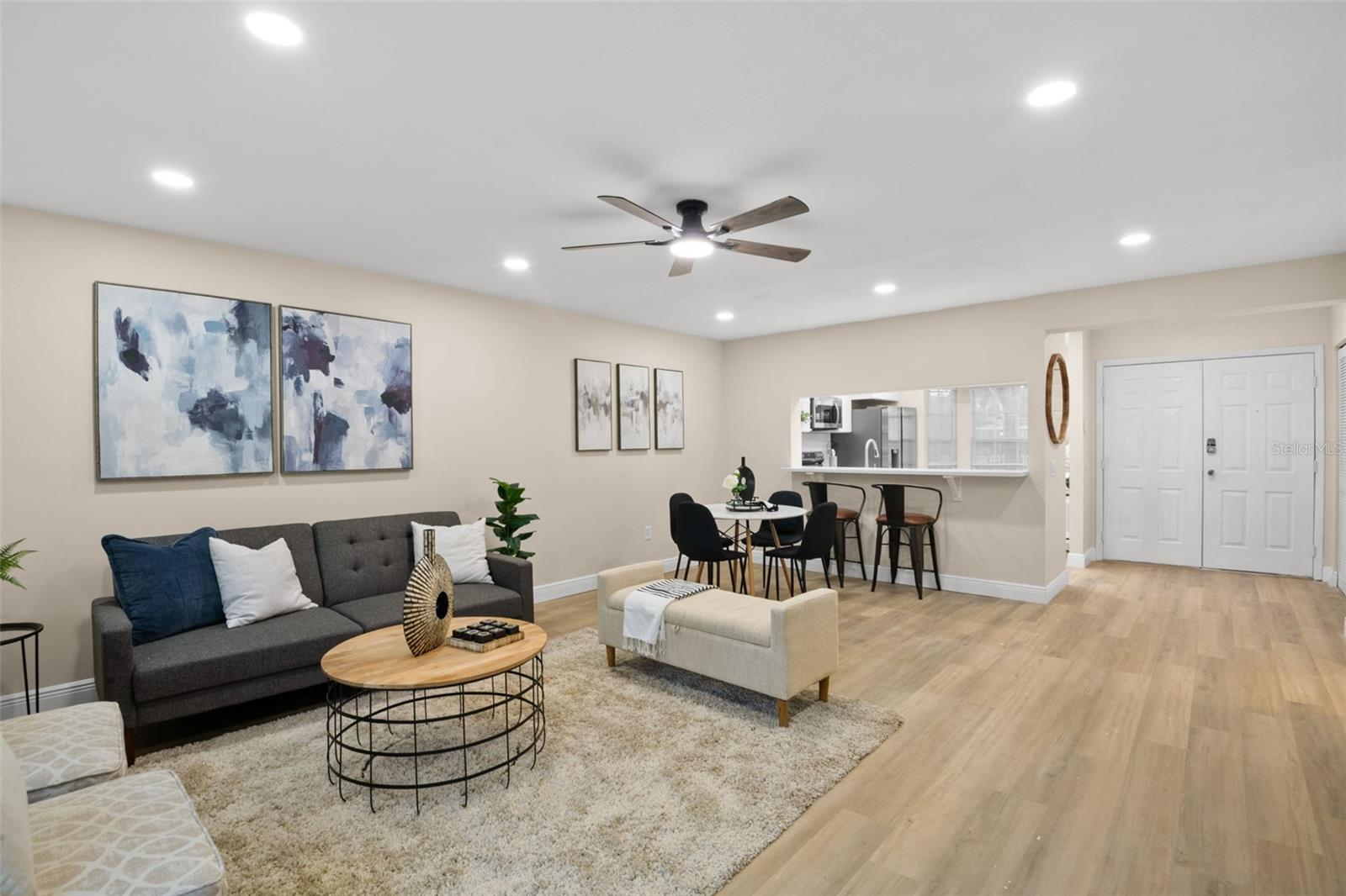 FOX LAKE TWNHMS - Residential