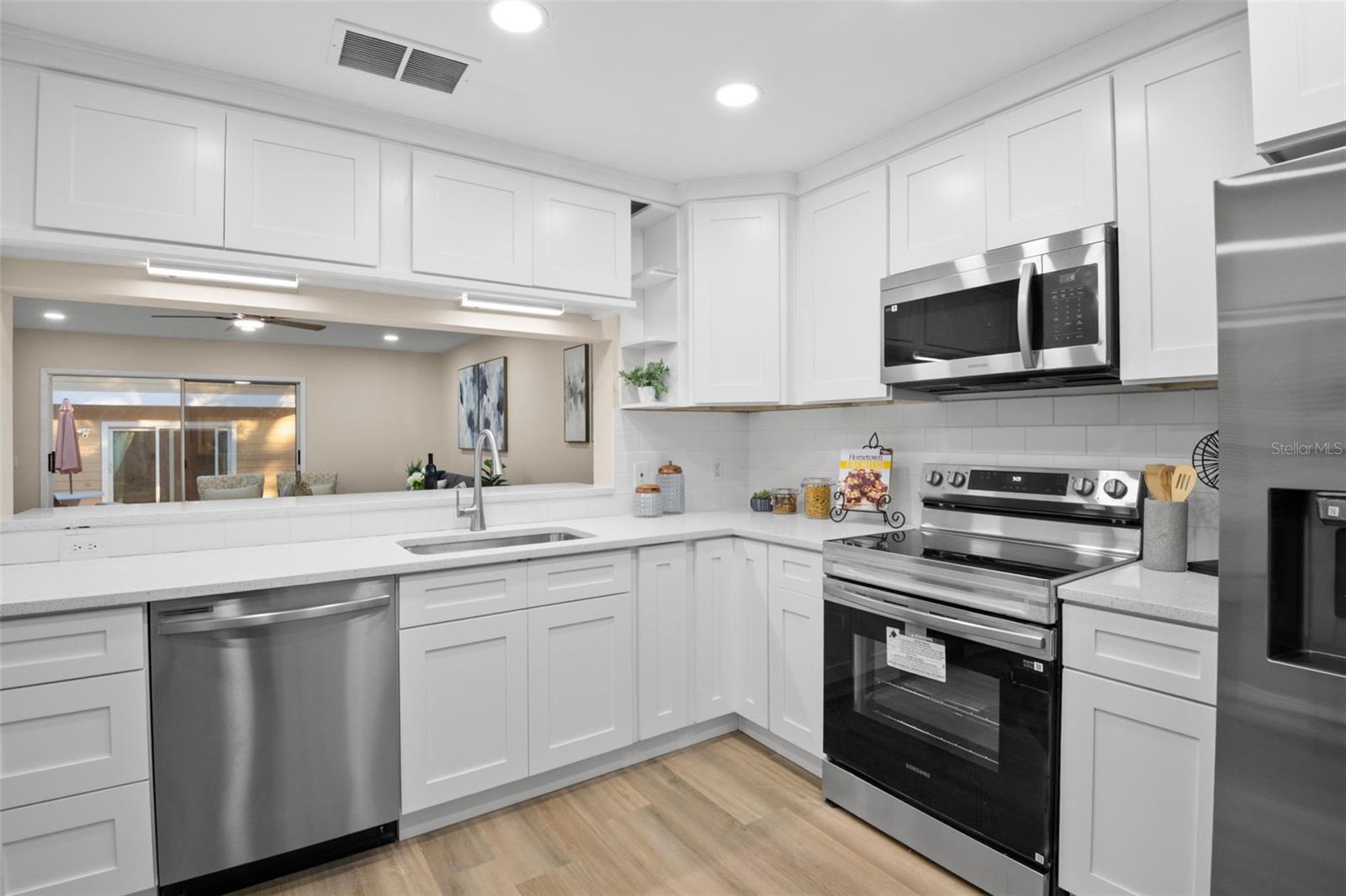 FOX LAKE TWNHMS - Residential