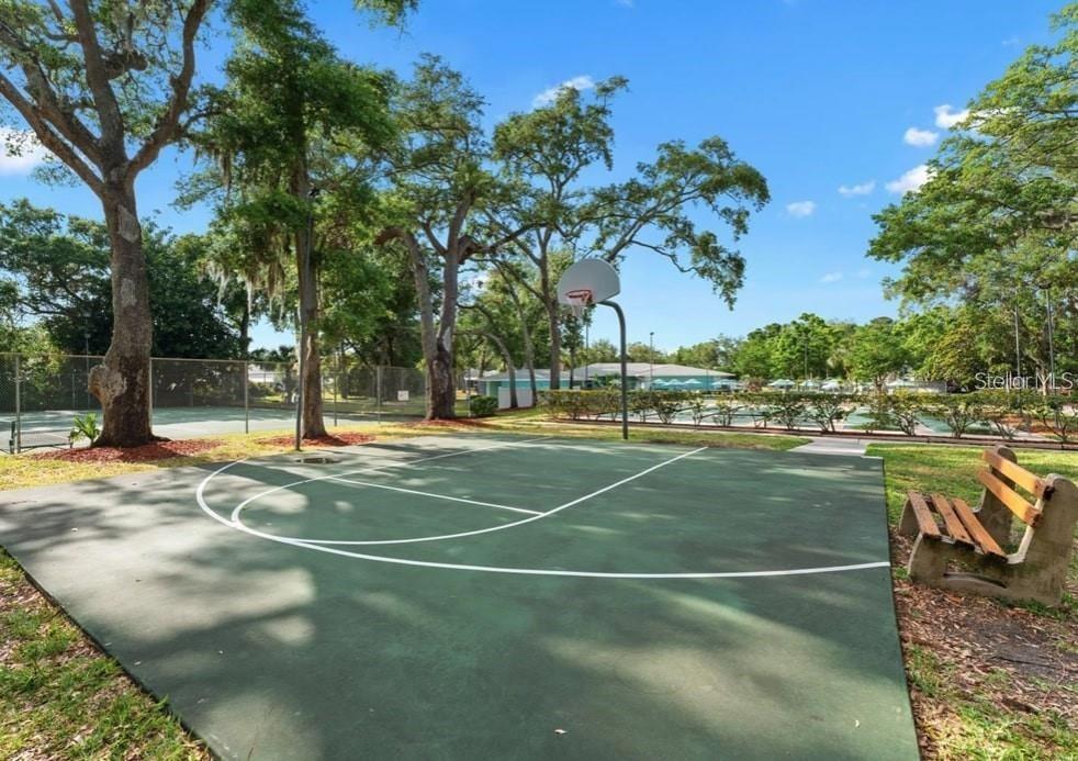 FOX LAKE TWNHMS - Residential