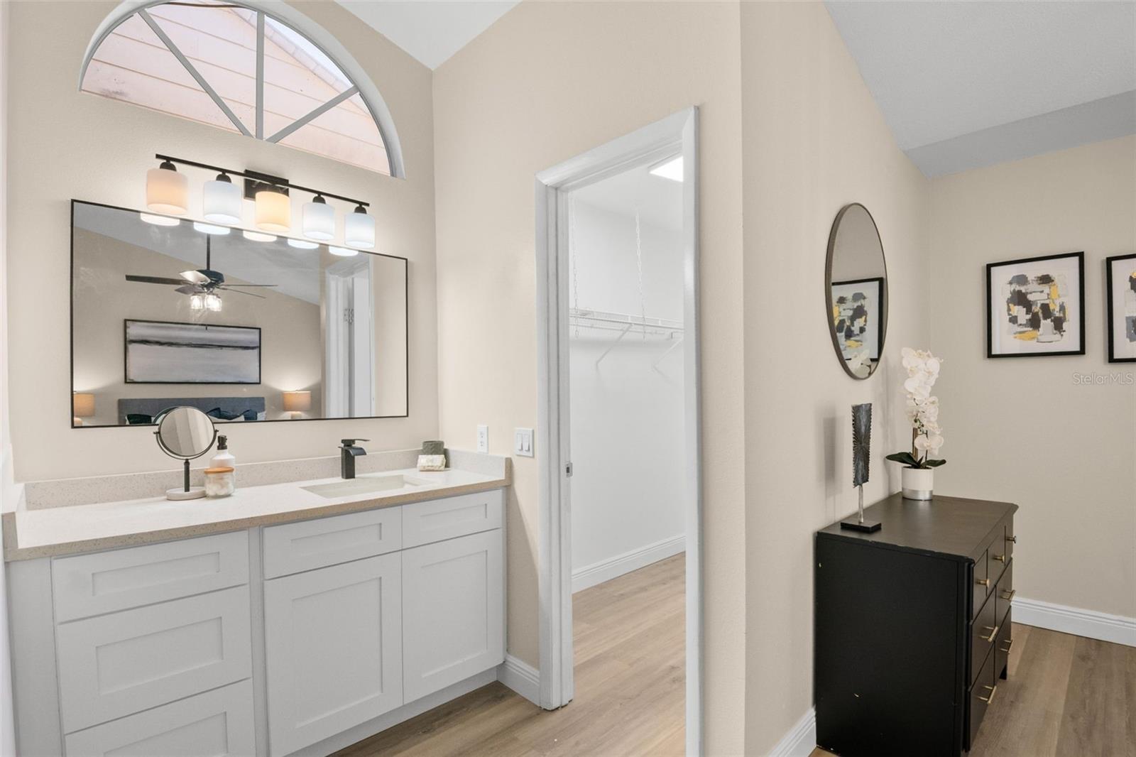 FOX LAKE TWNHMS - Residential