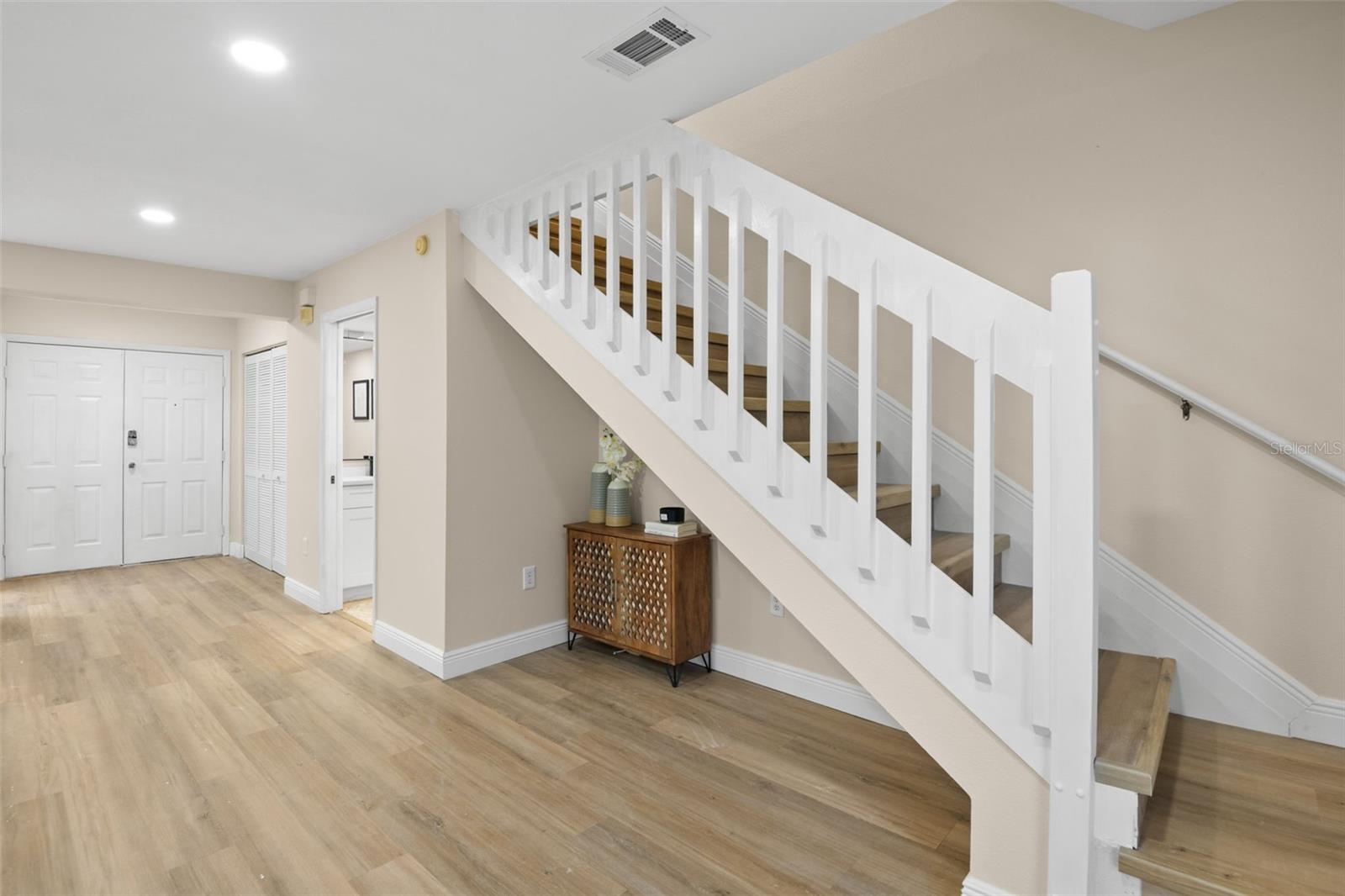 FOX LAKE TWNHMS - Residential