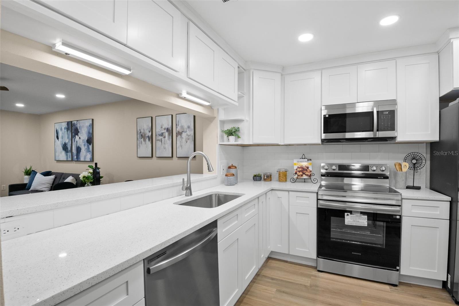 FOX LAKE TWNHMS - Residential