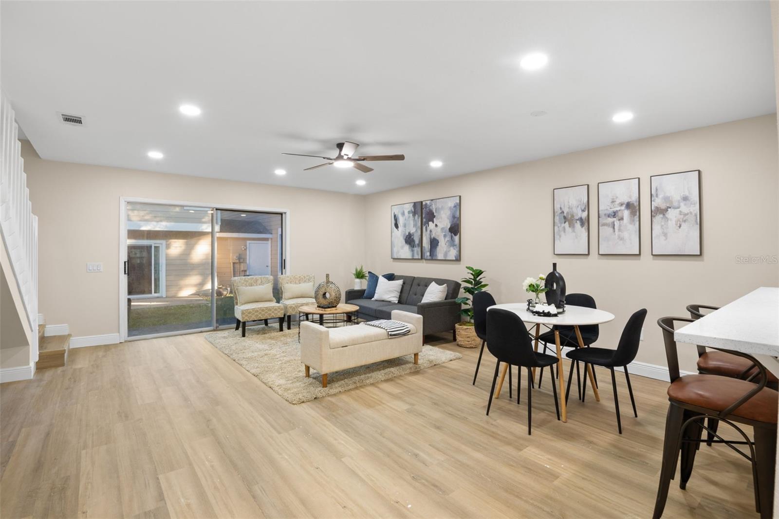 FOX LAKE TWNHMS - Residential