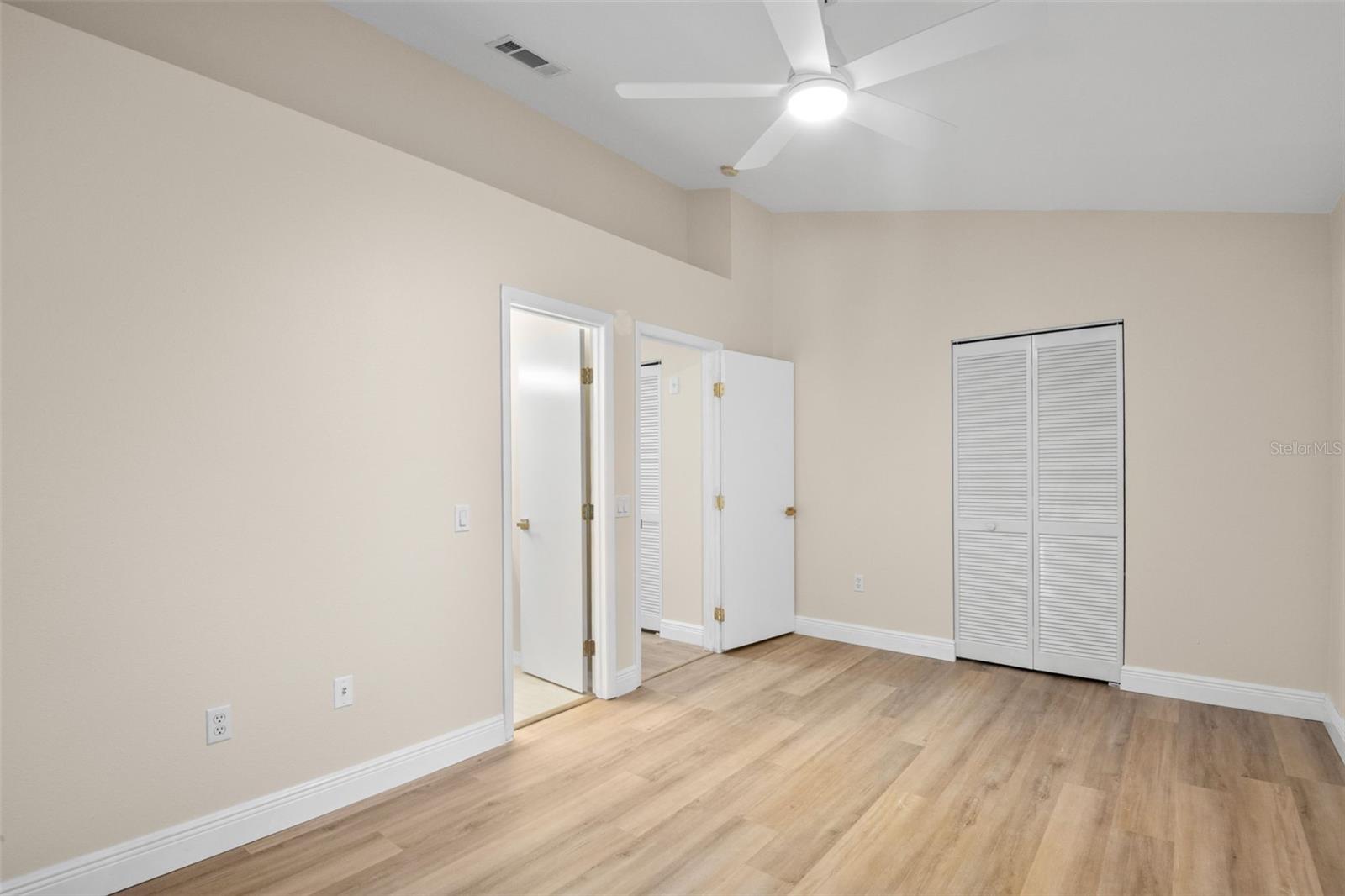 FOX LAKE TWNHMS - Residential