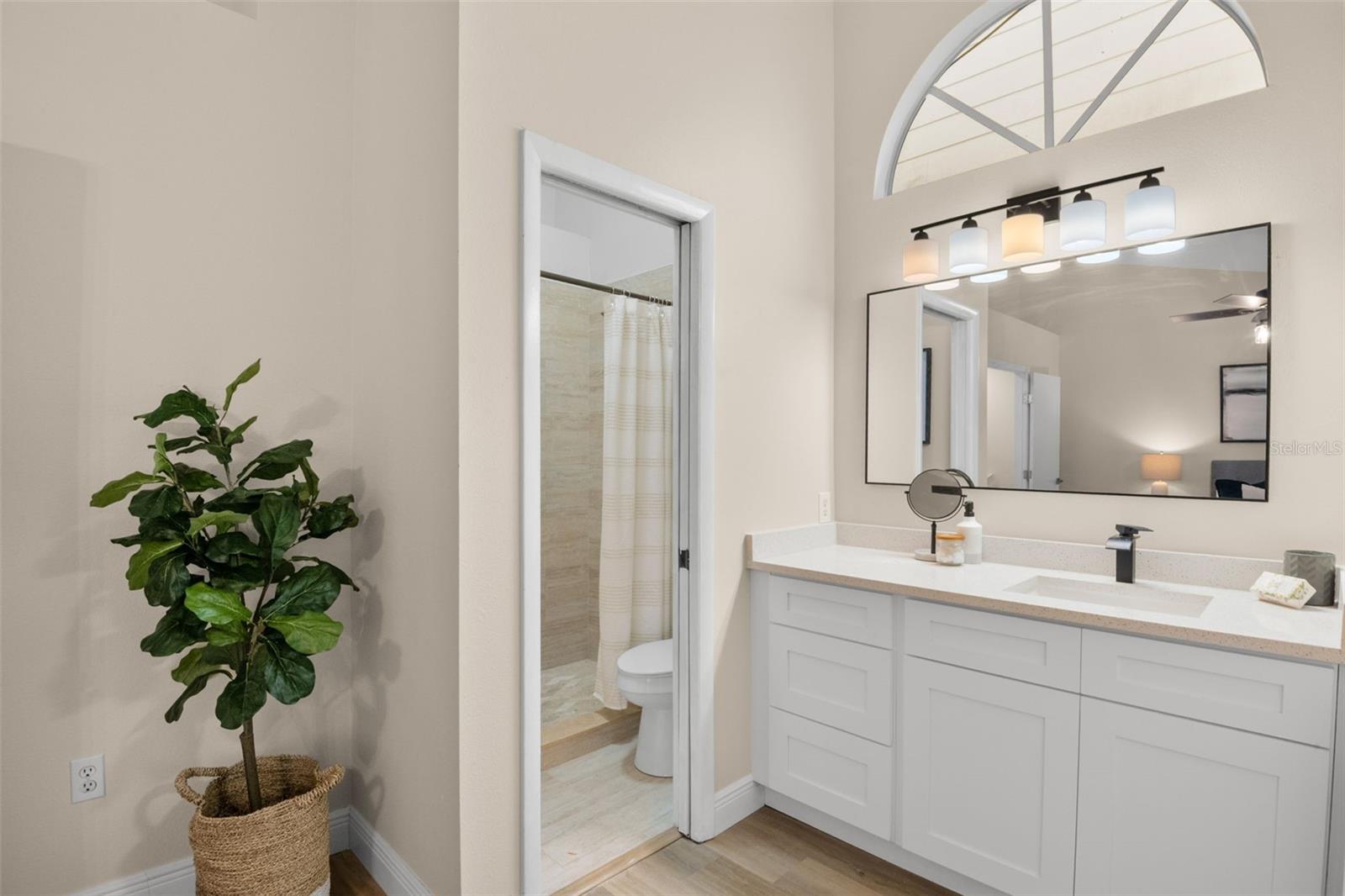 FOX LAKE TWNHMS - Residential