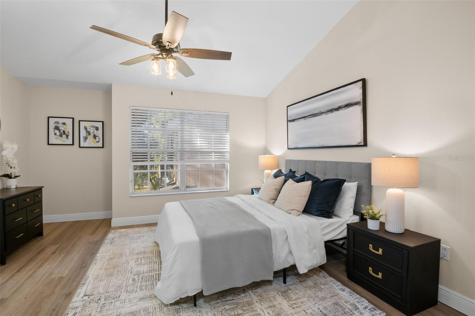 FOX LAKE TWNHMS - Residential