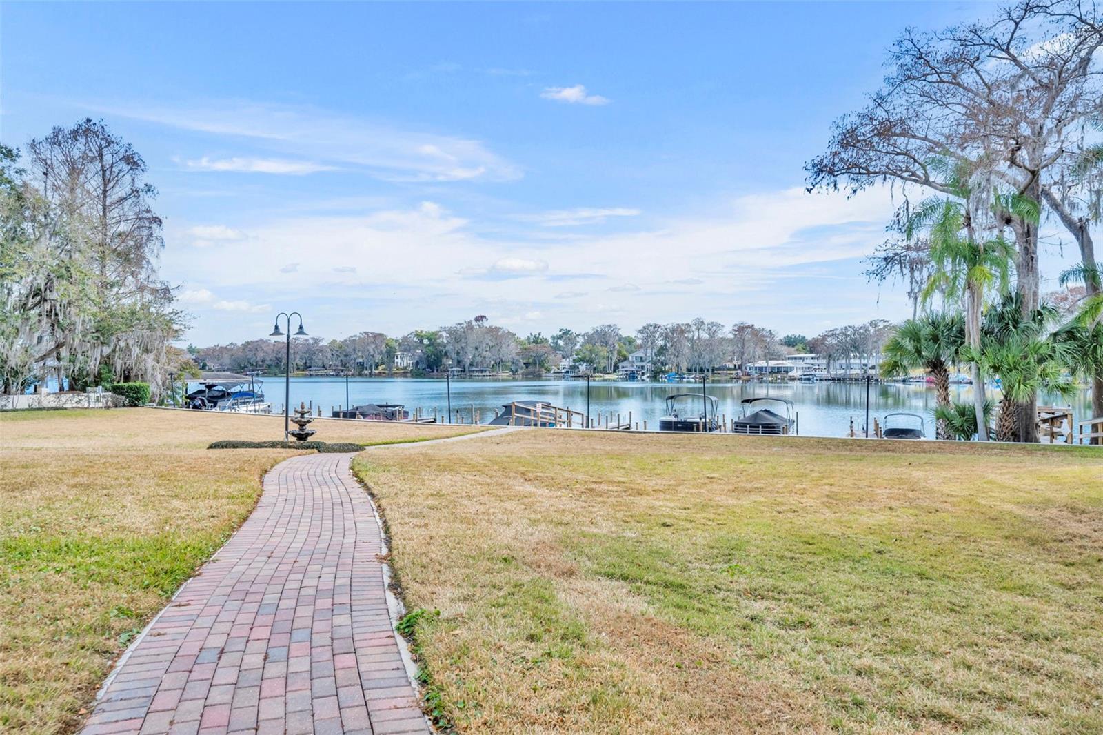 MOORINGS ON LAKE MAITLAND CONDO - Residential