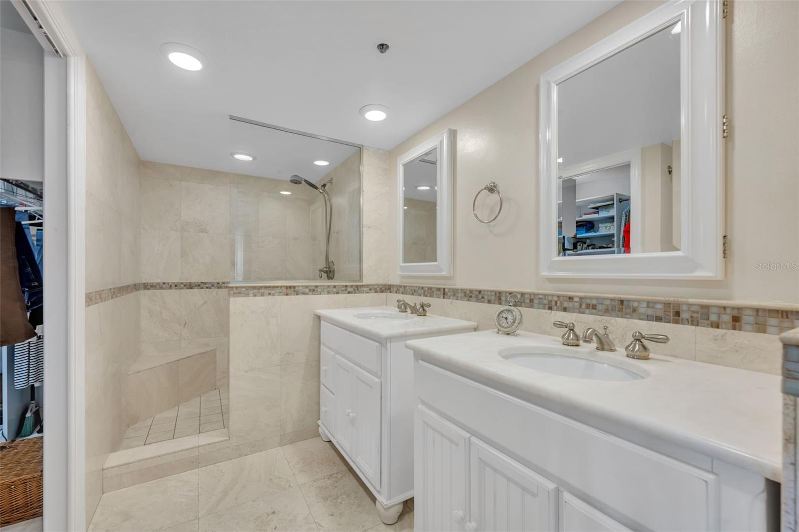 MOORINGS ON LAKE MAITLAND CONDO - Residential