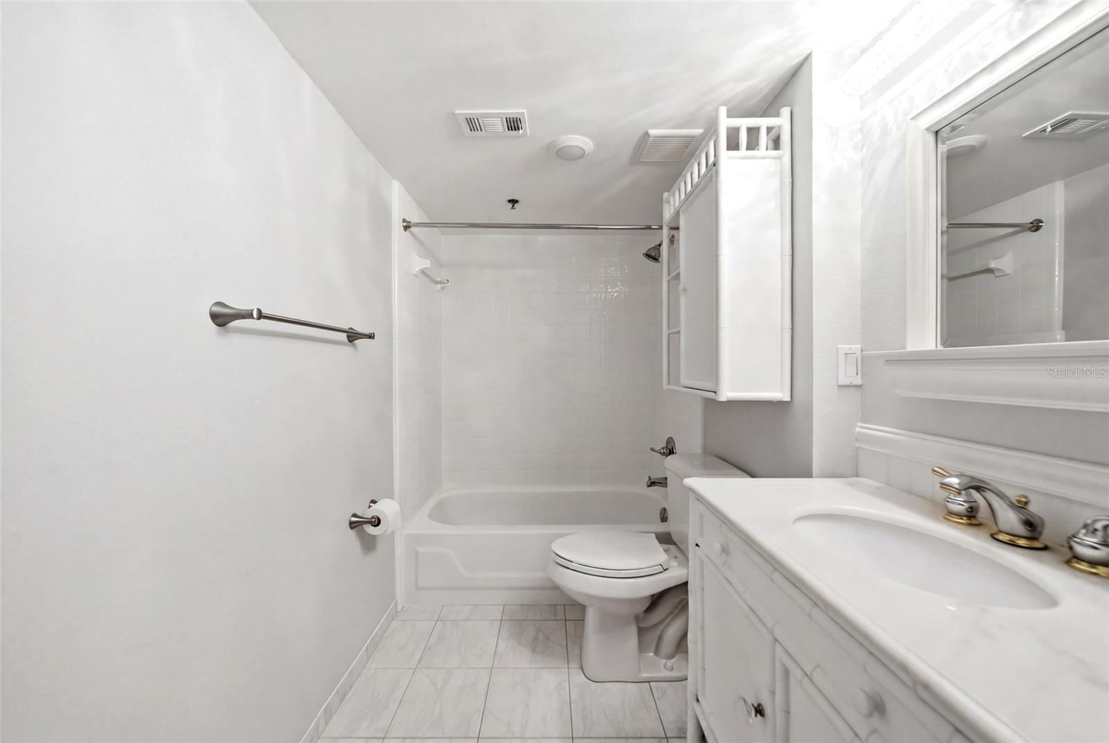 MOORINGS ON LAKE MAITLAND CONDO - Residential